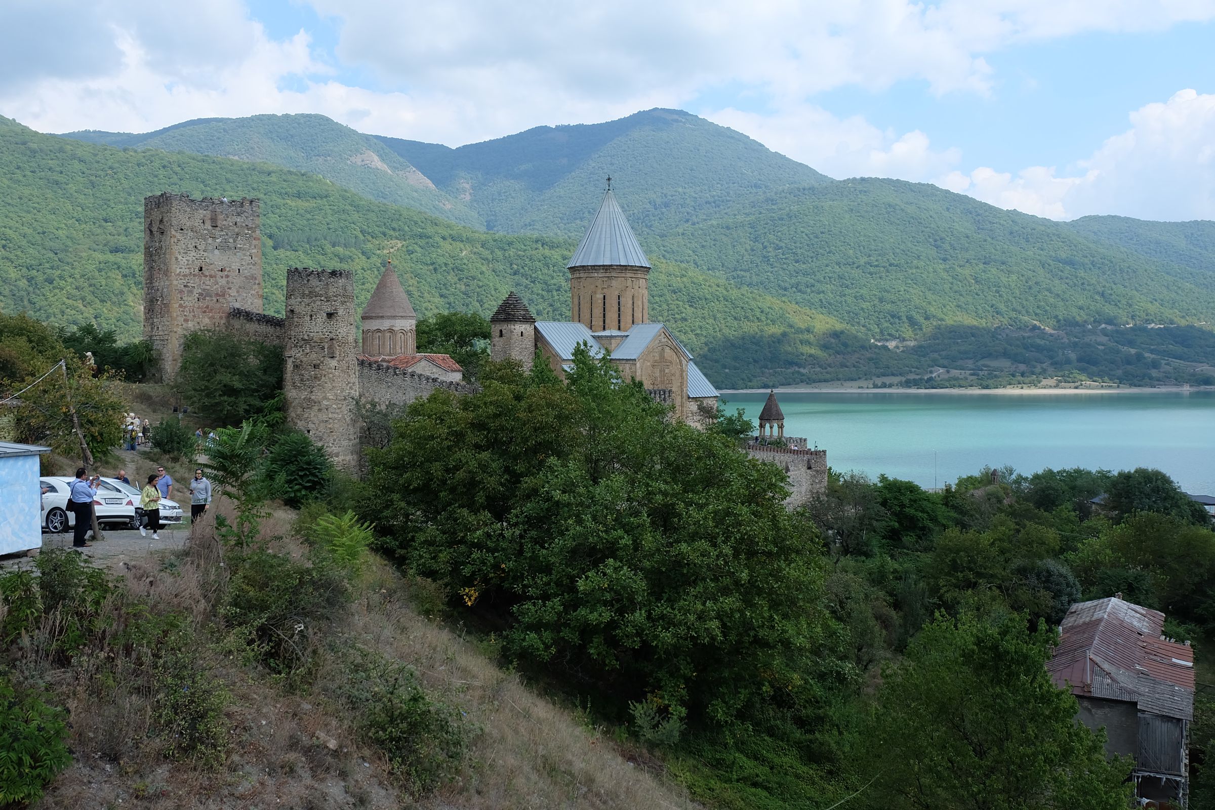 Ananuri fortress above the turquoise Zhinvali reservoir